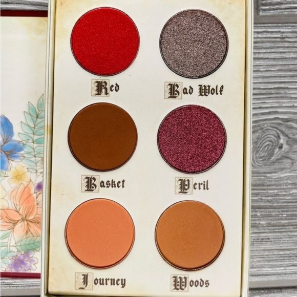 Storybook cosmetics fairy Tales new unused eyeshadow palette Red riding hood mak - Picture 4 of 4